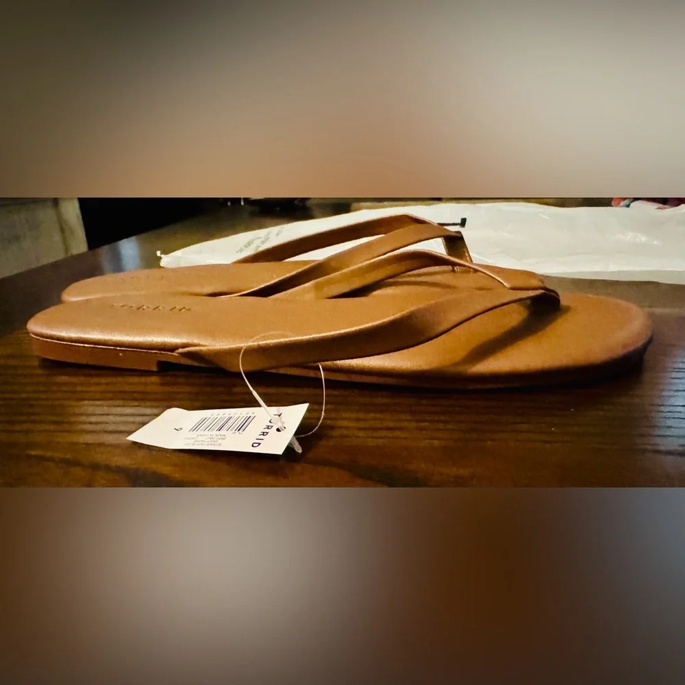 NWT Size 9 Torrid Sunnie Taupe Sandals minimalist faux vegan  leather Boho - Picture 2 of 4